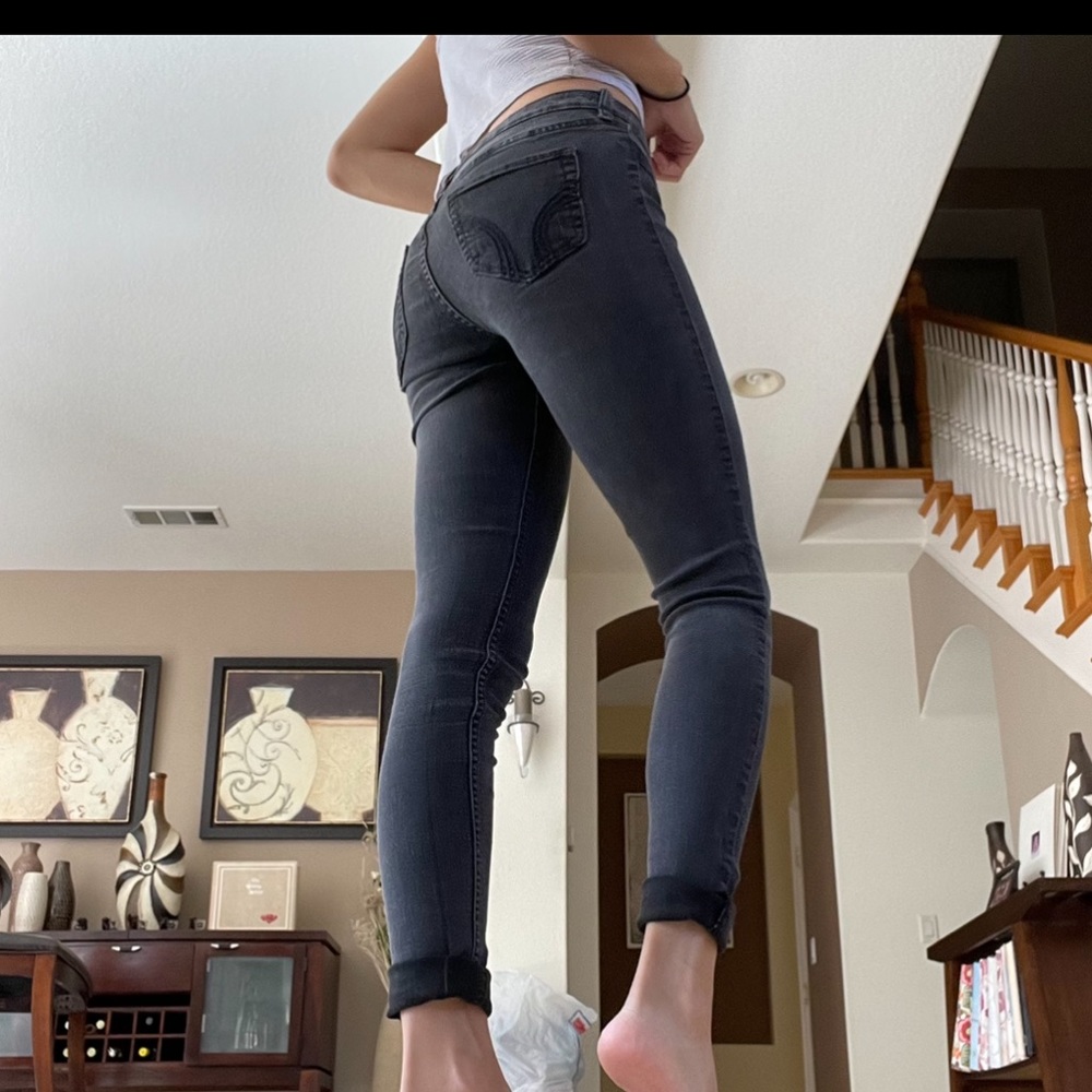 black wash hollister skinny jeans